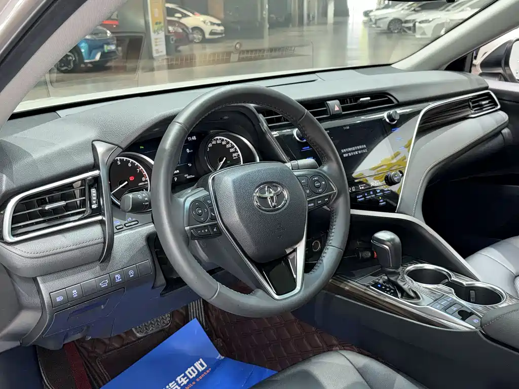 Toyota Camry 2020 — фото 20