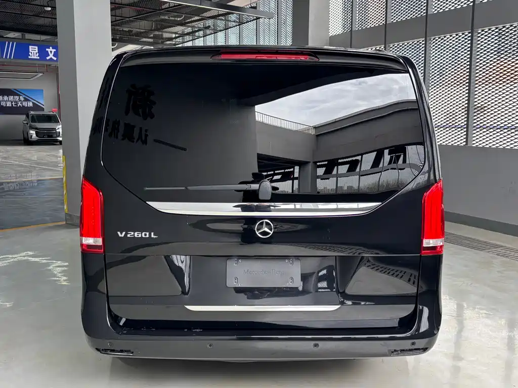 Mercedes-Benz V-Class 2024 — фото 14