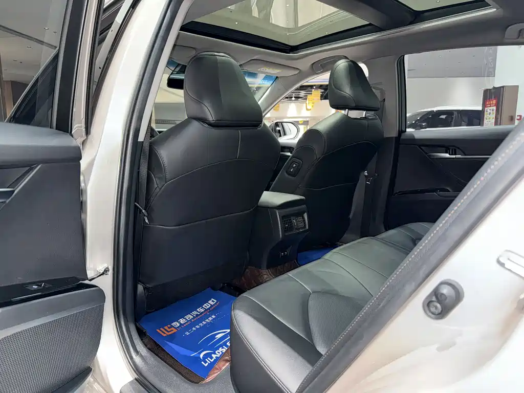 Toyota Camry 2020 — фото 13