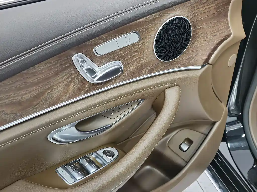 Mercedes-Benz E-Class 2022 — фото 10