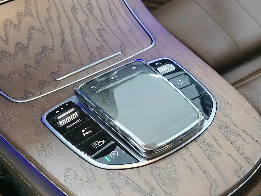 Mercedes-Benz E-Class 2022 — фото 11