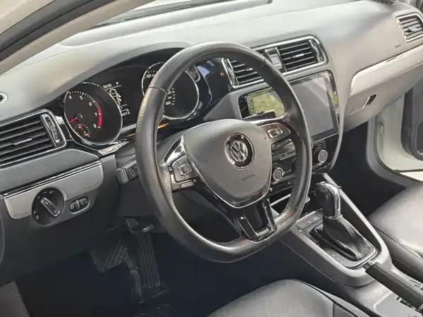 Volkswagen Sagitar 2018