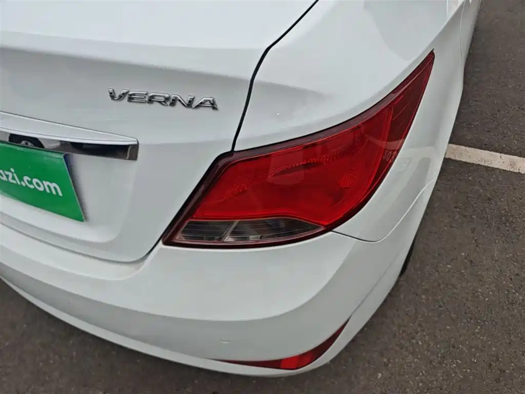 Hyundai Verna 2015 — фото 8