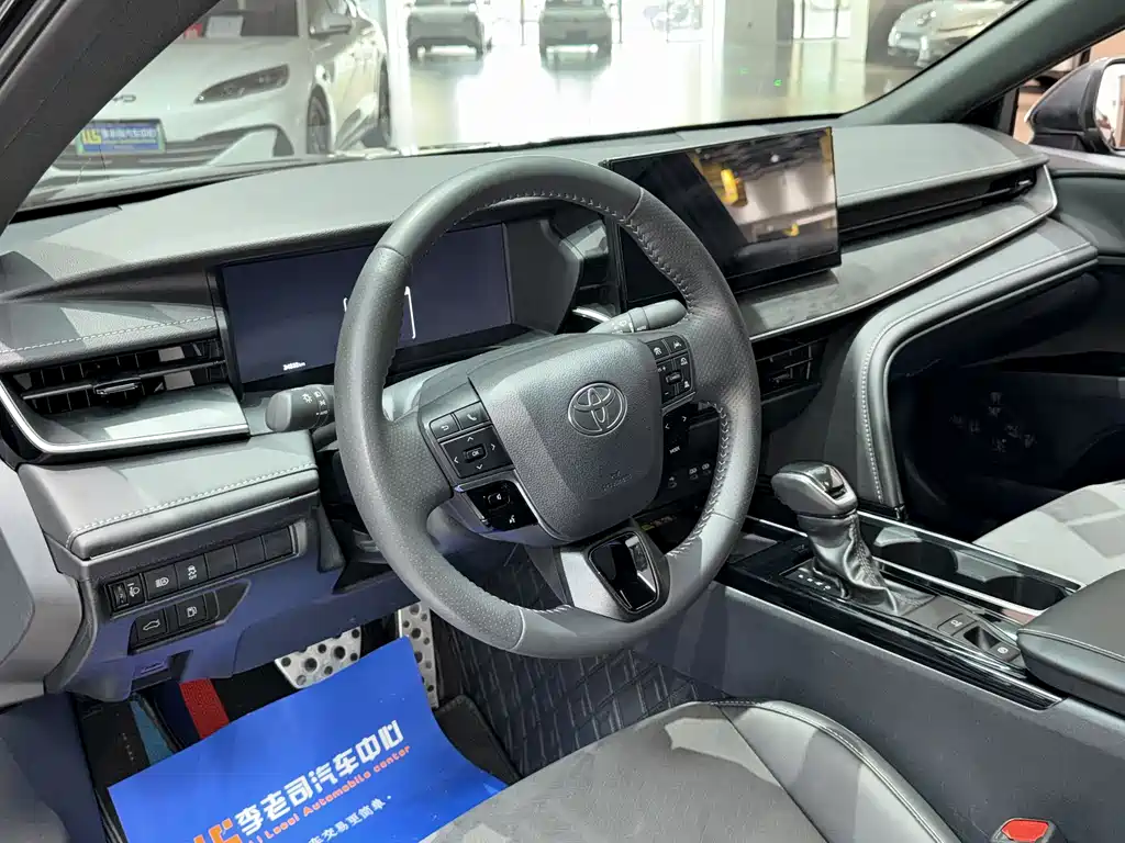 Toyota Camry 2025 — фото 12