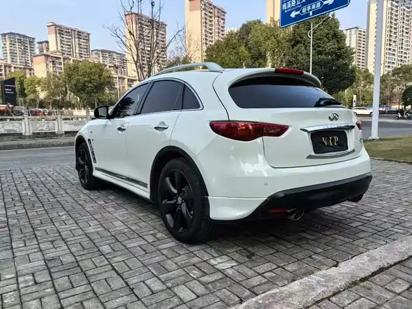 Infiniti QX70 2014