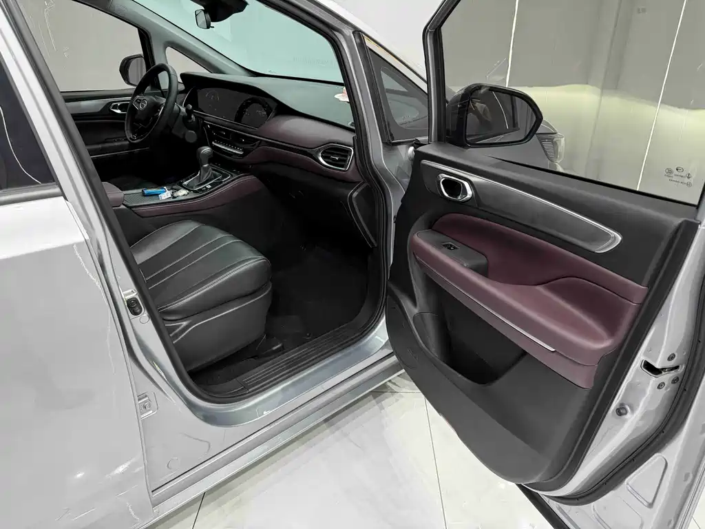 GAC Trumpchi M6 2022 — фото 17