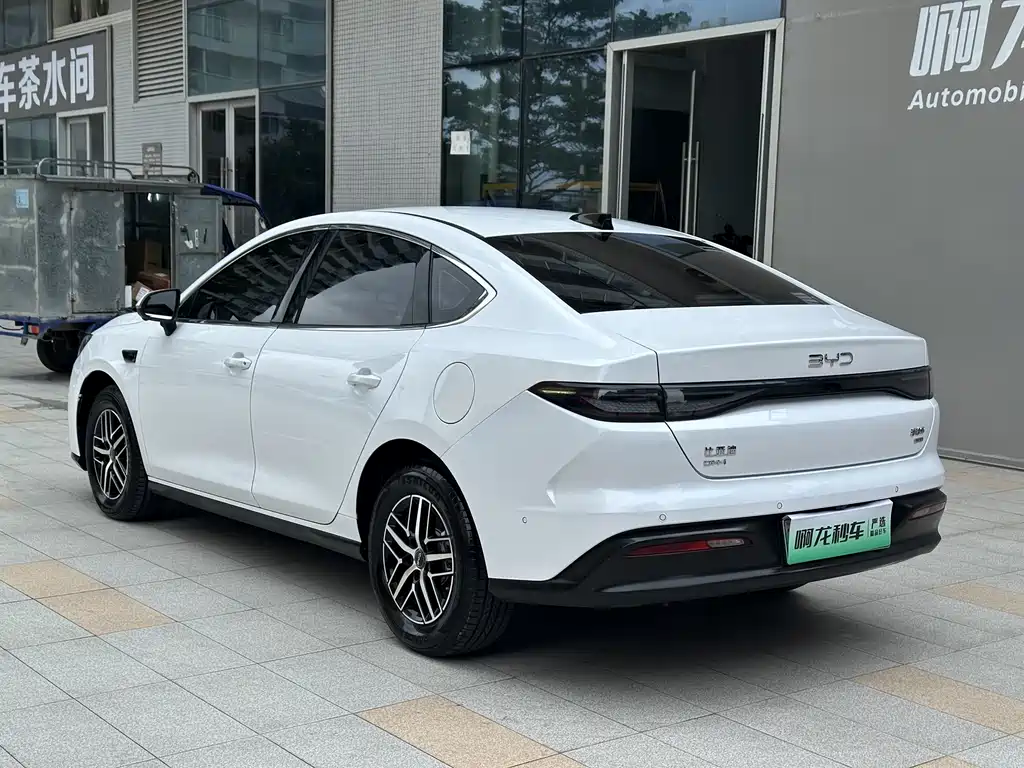 BYD Seal 05 DM-i 2025 — фото 13
