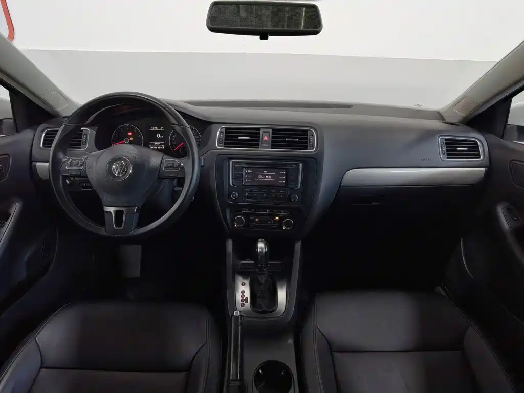 Volkswagen Sagitar 2014