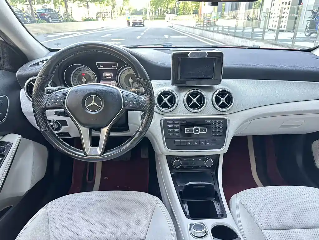 Mercedes-Benz GLA 2015 — фото 8