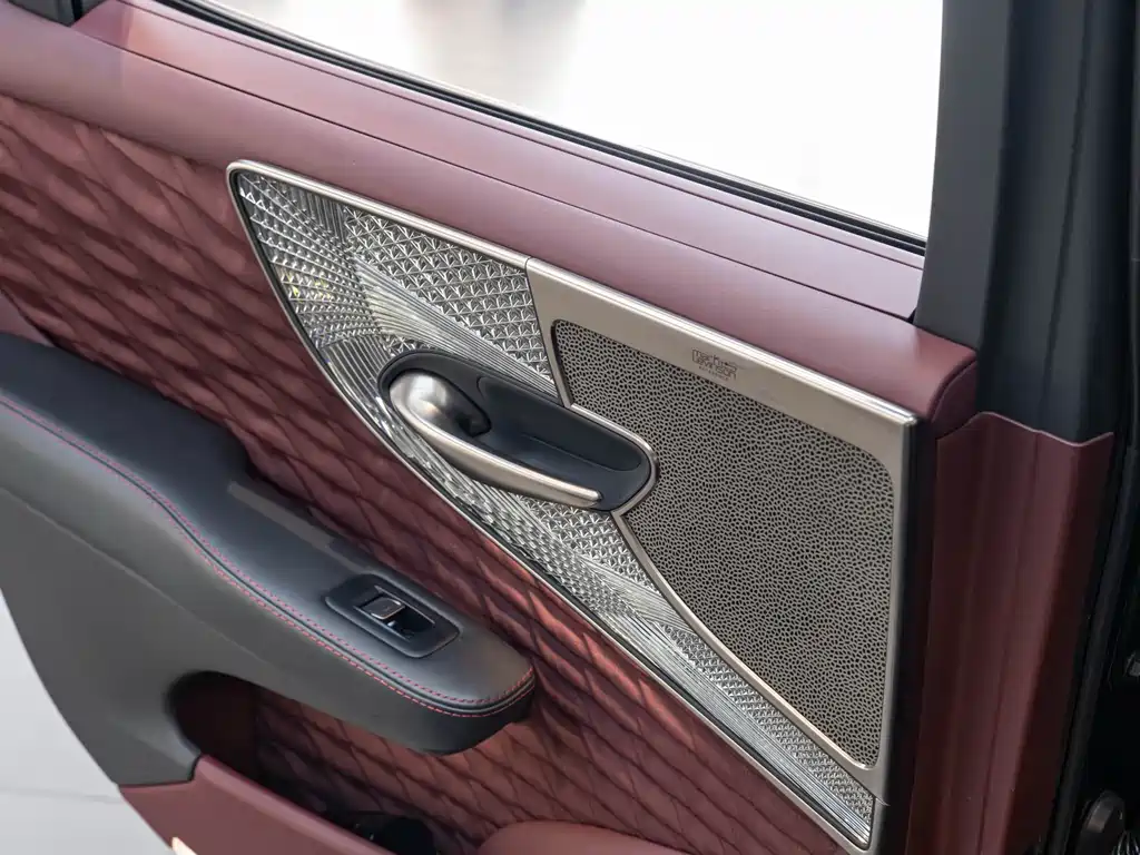 Lexus LS 2018 — фото 18