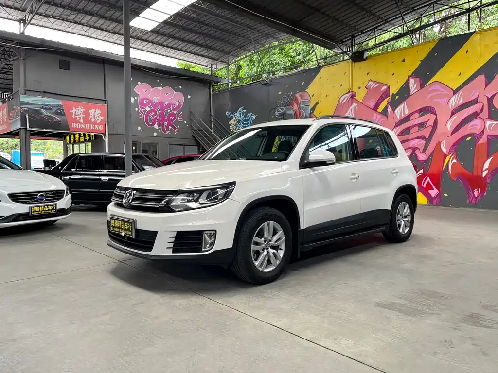 Volkswagen Tiguan 2015 — фото 1