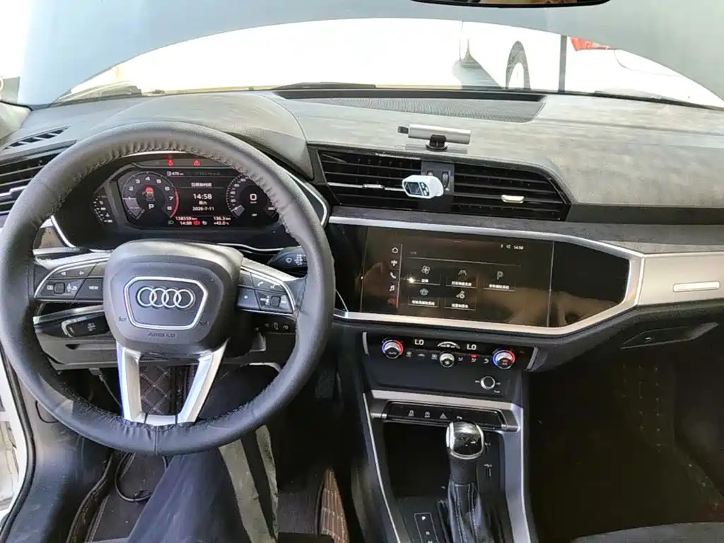 Audi Q3 2020 — фото 10