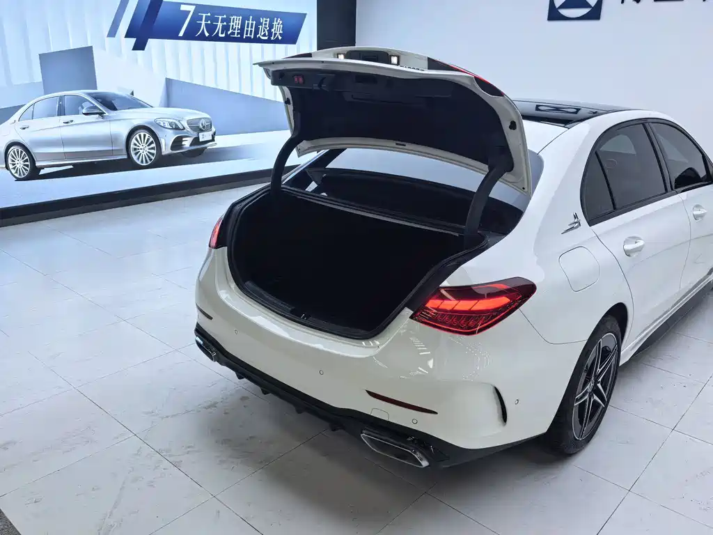 Mercedes-Benz C-Class 2025 — фото 15