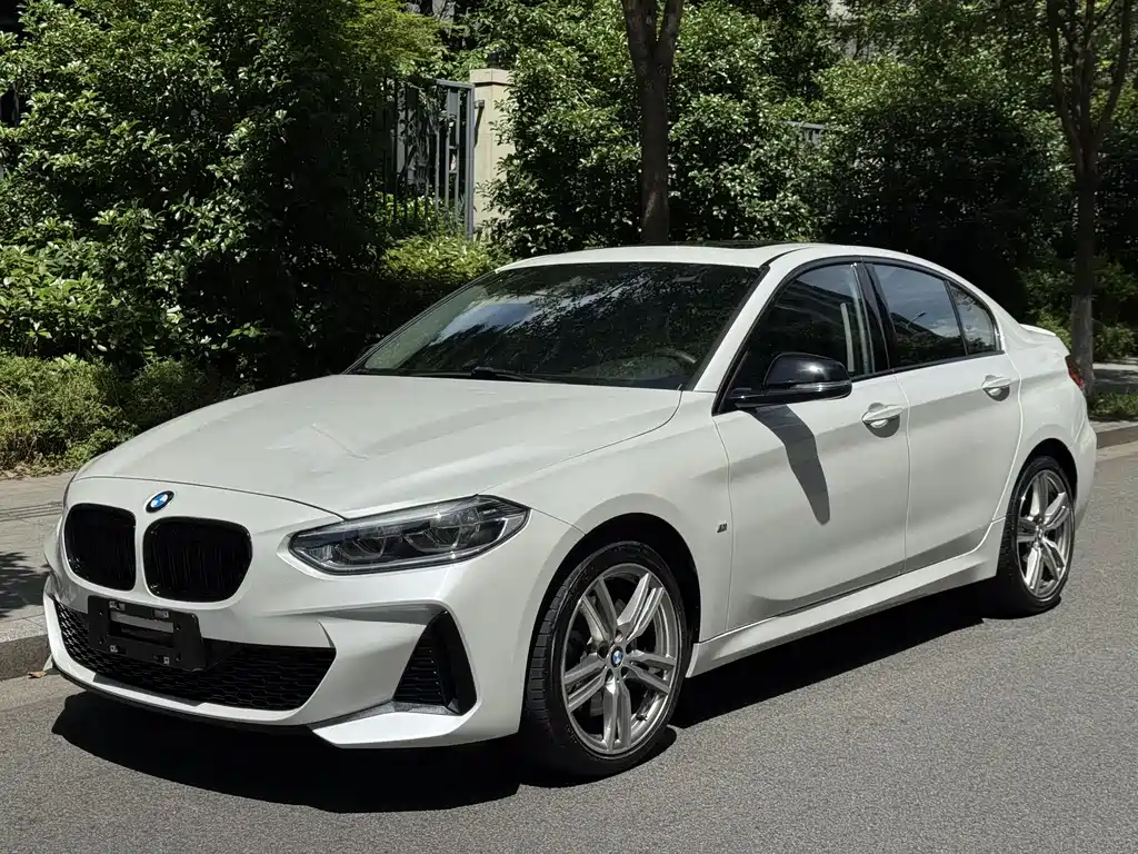 BMW 1 Series 2019 — фото 1