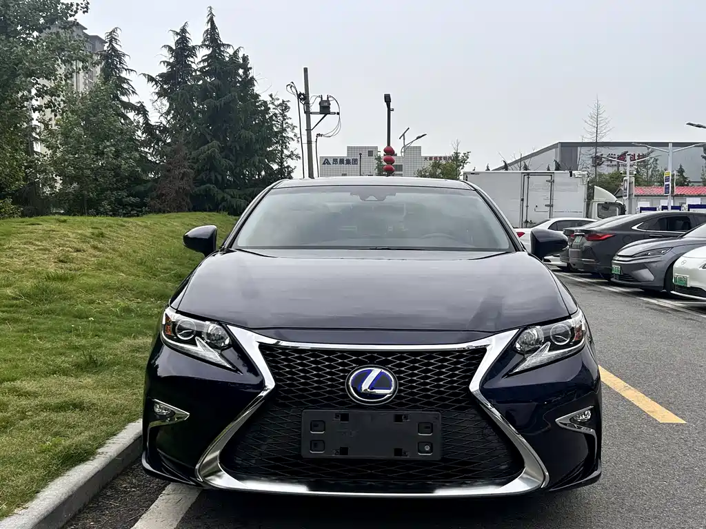 Lexus ES 2017 — фото 2