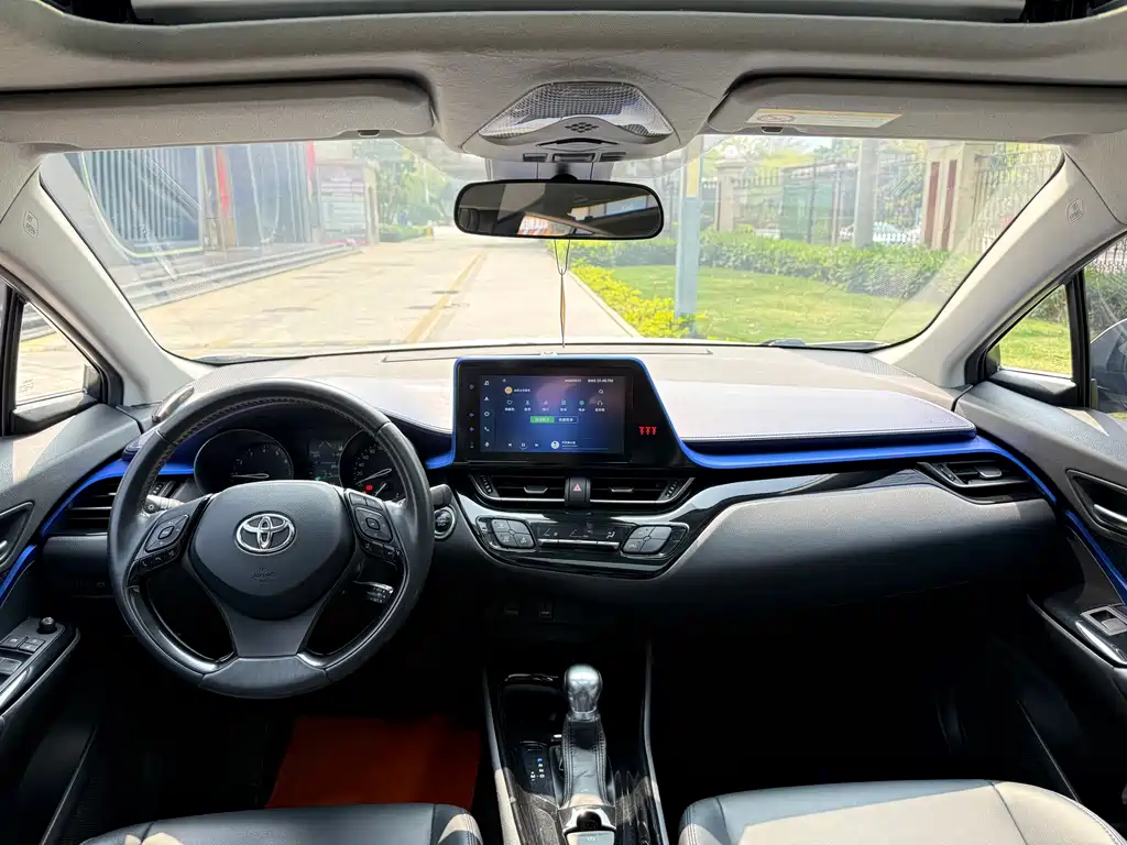 Toyota C-HR 2022 — фото 25