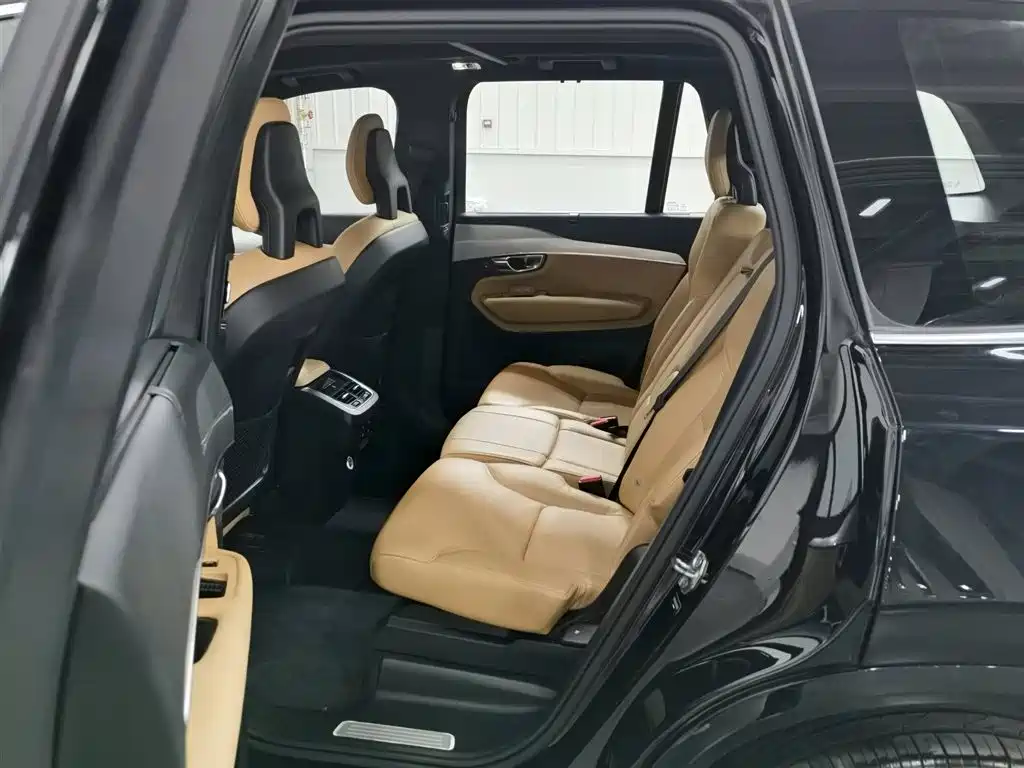 Volvo XC90 2018 — фото 15
