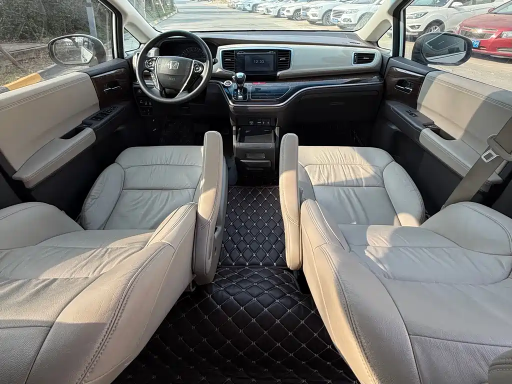 Honda Odyssey 2016 — фото 10