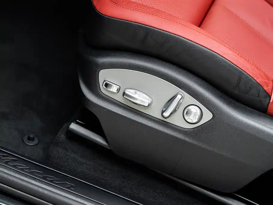 Porsche Macan 2019 — фото 17