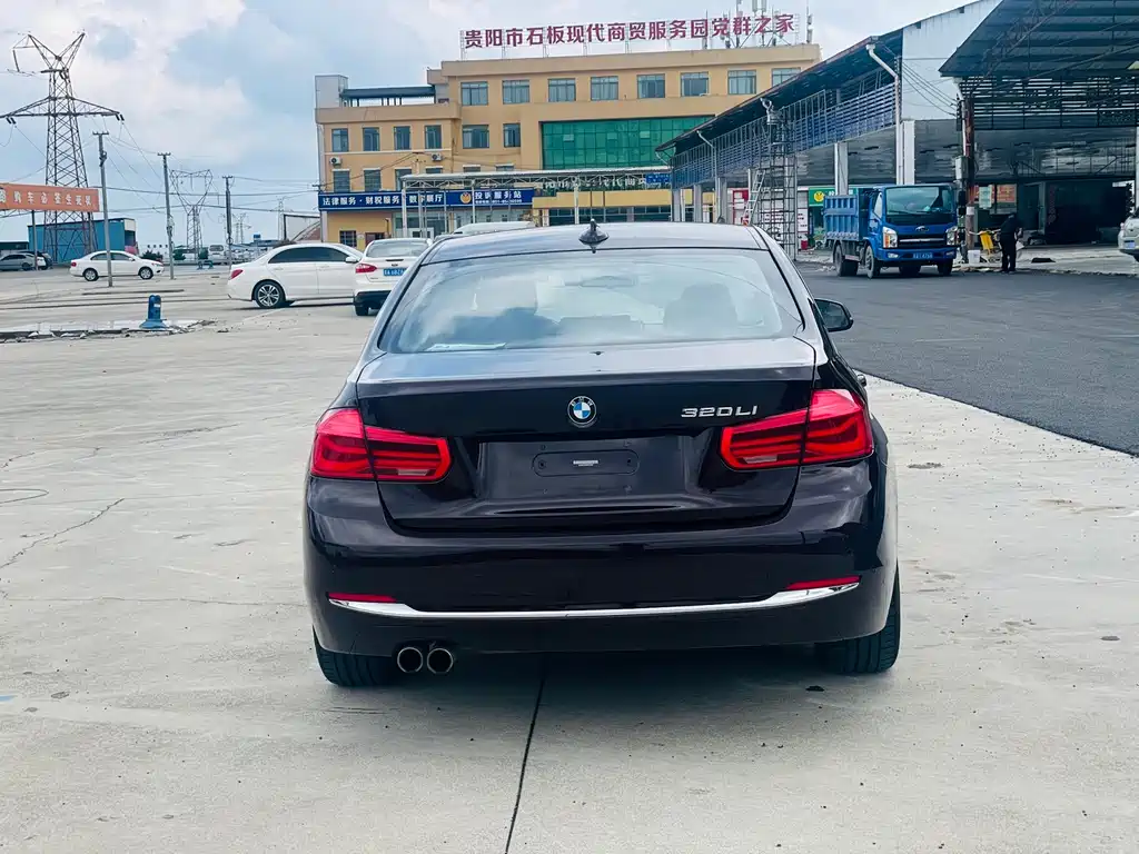 BMW 3 Series 2017 — фото 17