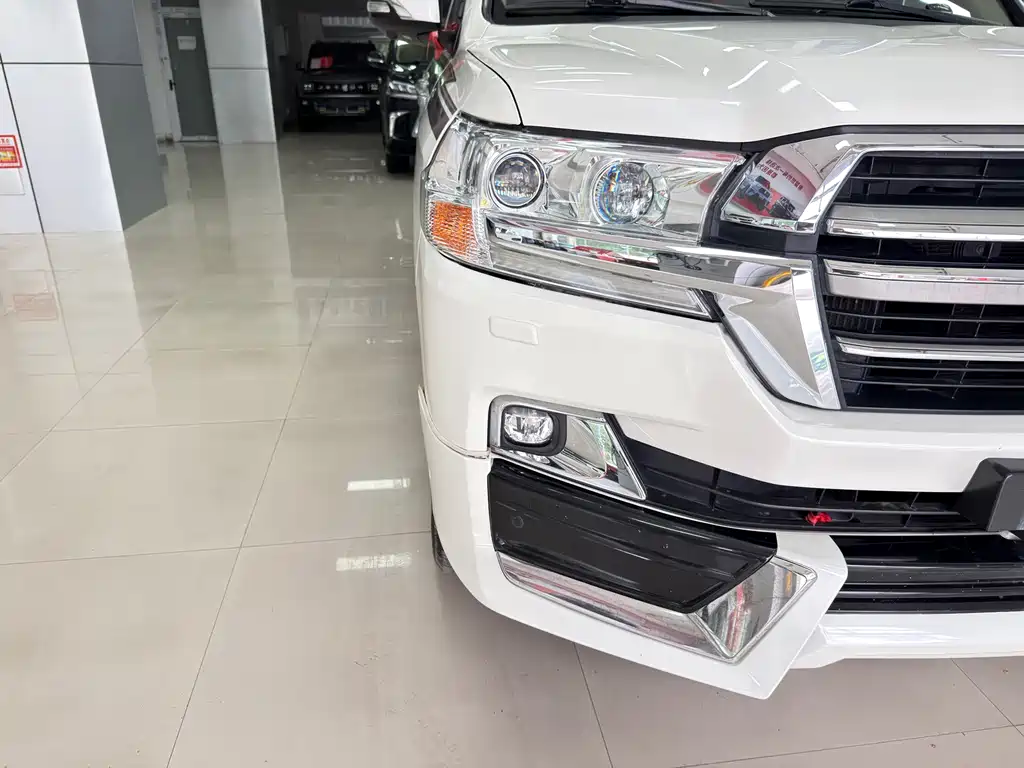 Toyota Land Cruiser 2020 — фото 11