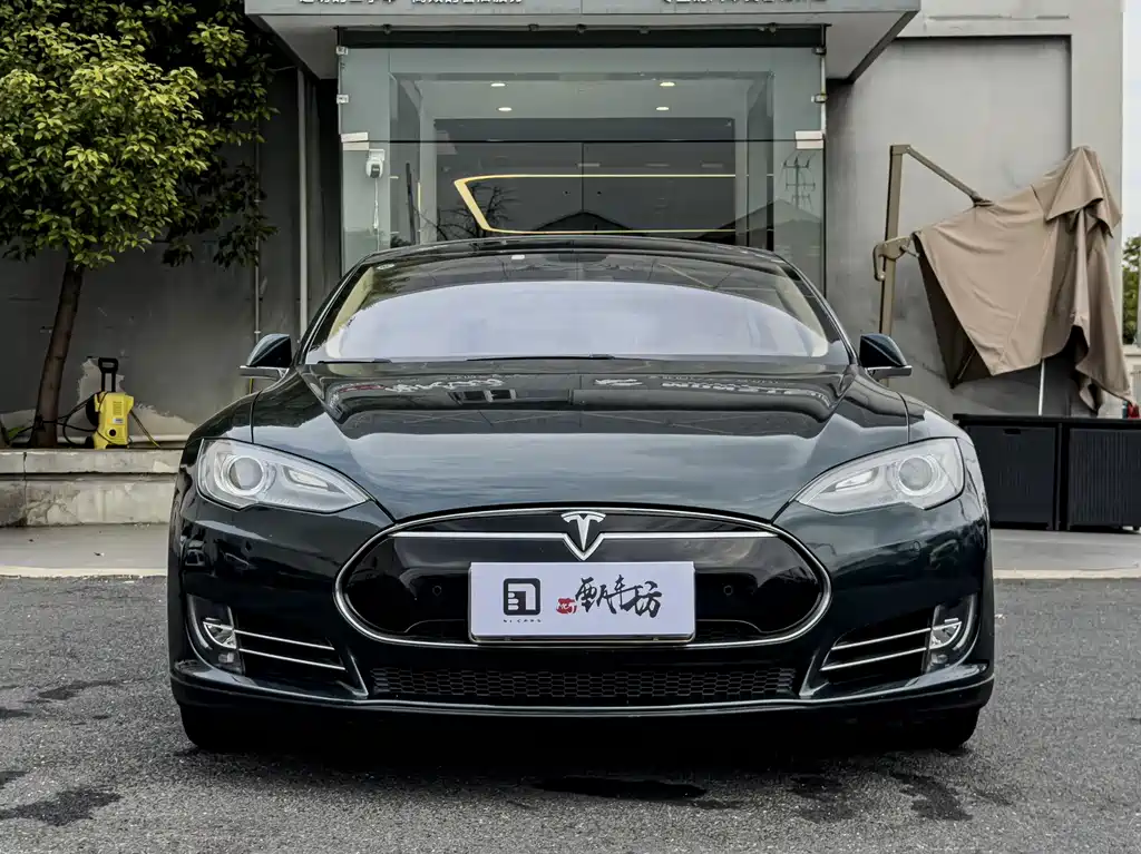 Tesla Model S 2015 — фото 3