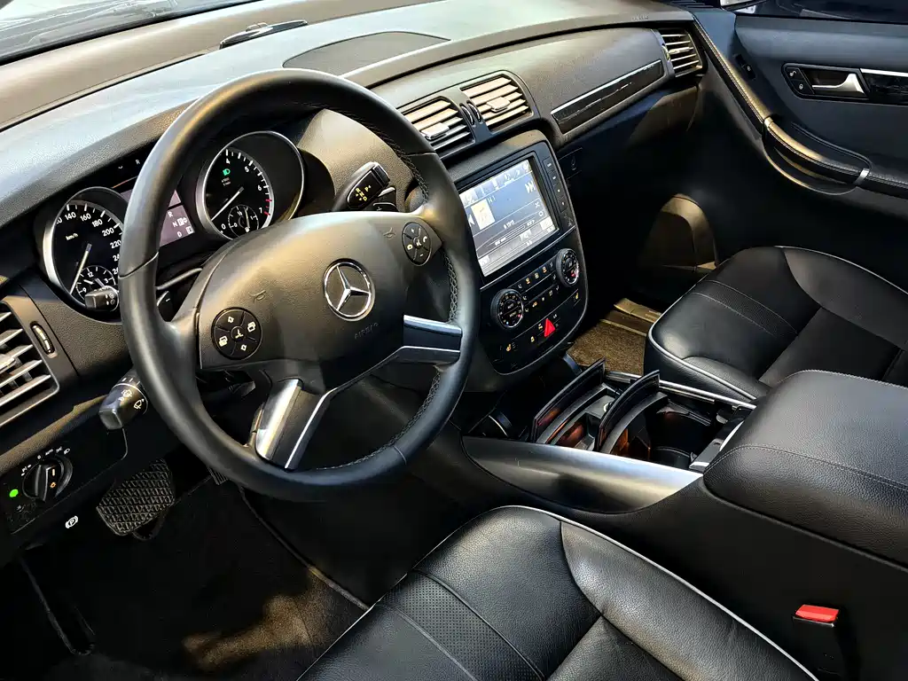 Mercedes-Benz R-Class 2017 — фото 10