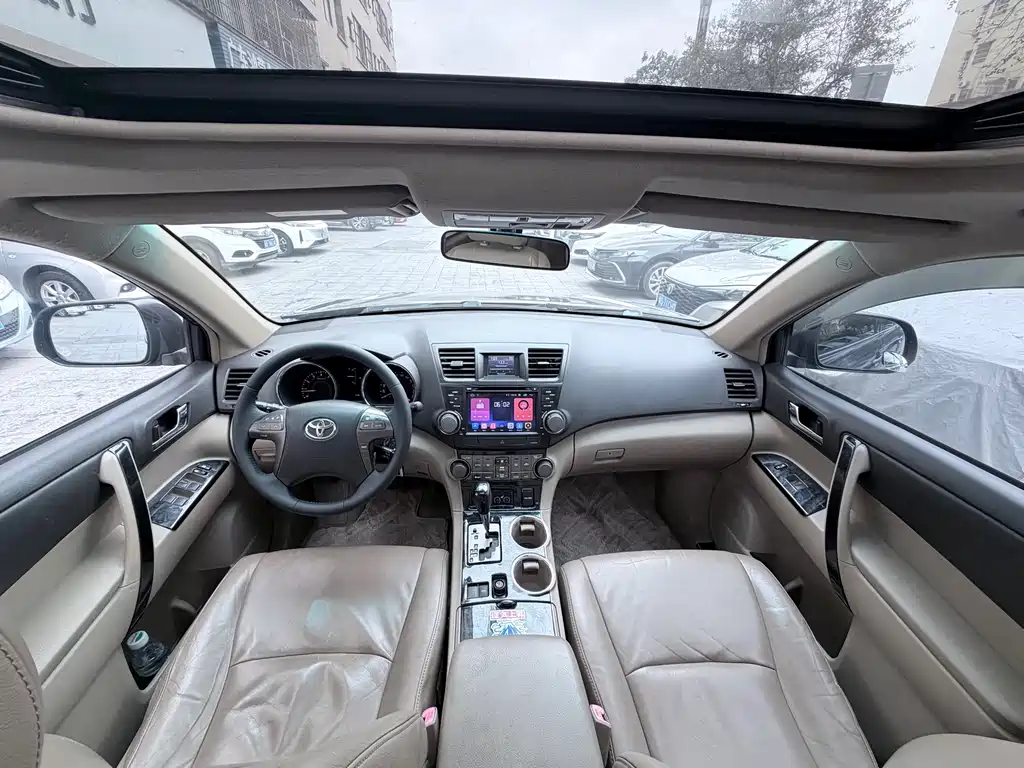 Toyota Highlander 2010 — фото 11