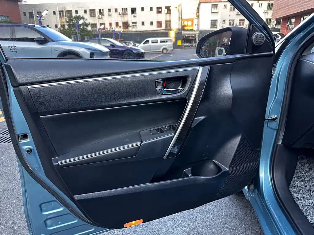 Toyota Corolla 2015 — фото 13