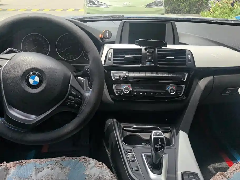 BMW 3 Series 2017 — фото 12