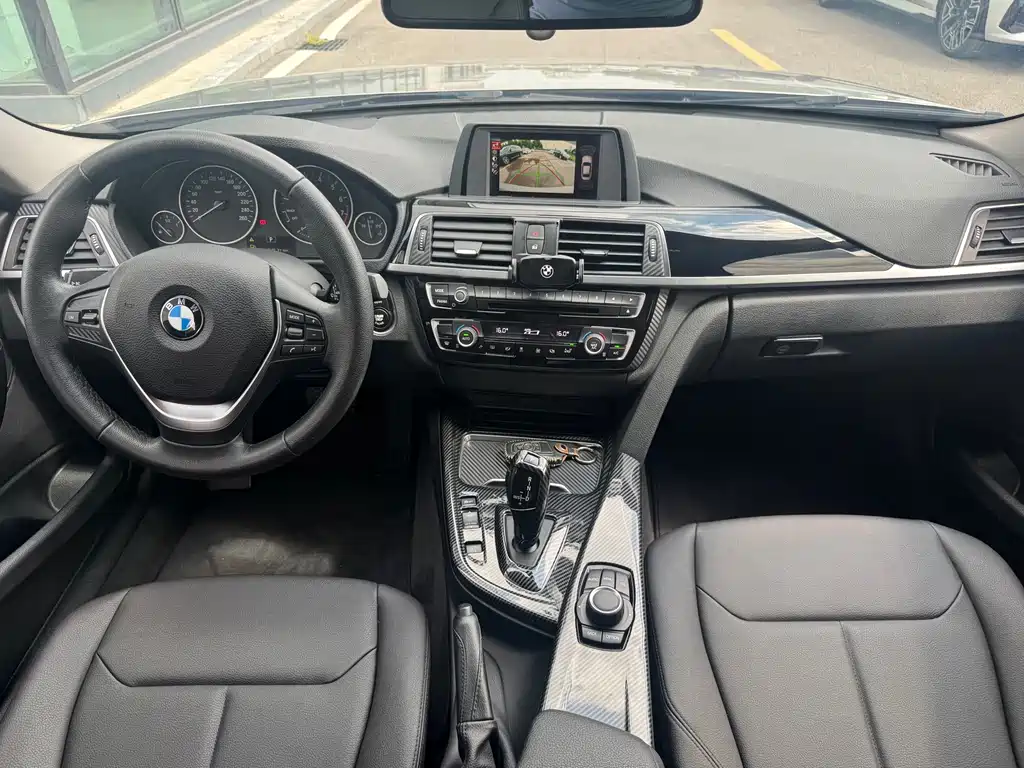 BMW 3 Series 2017 — фото 17