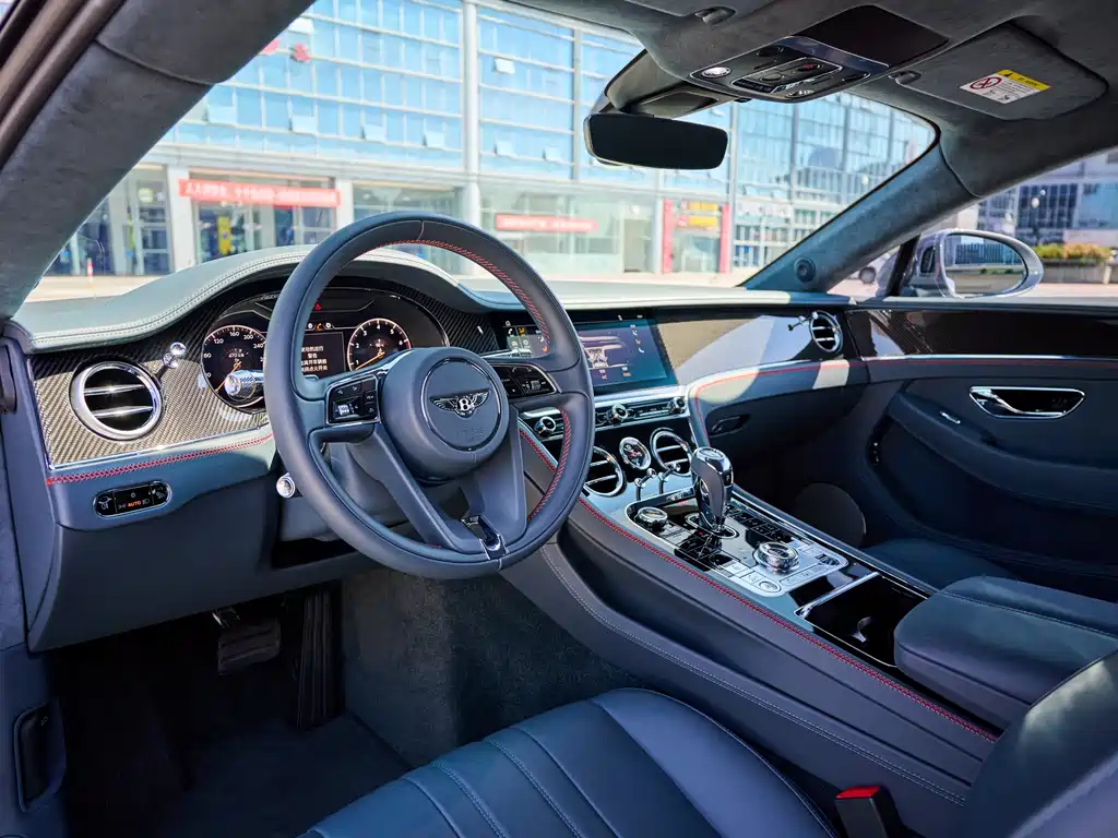 Bentley Continental 2023 — фото 12