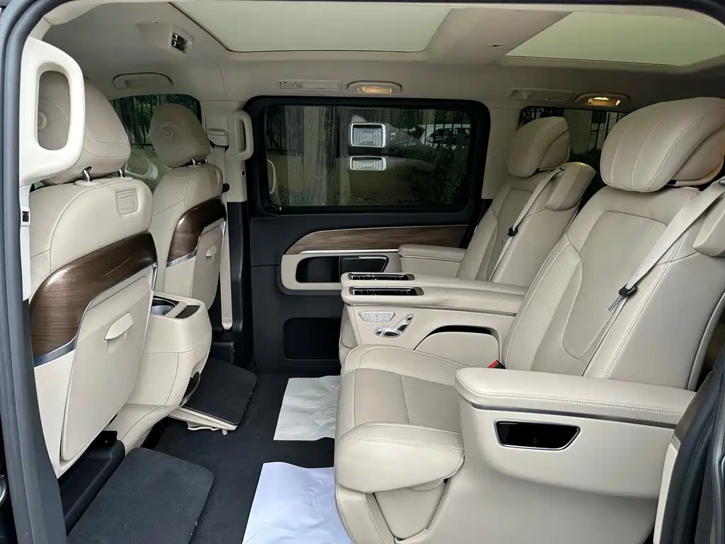 Mercedes-Benz V-Class 2022 — фото 11