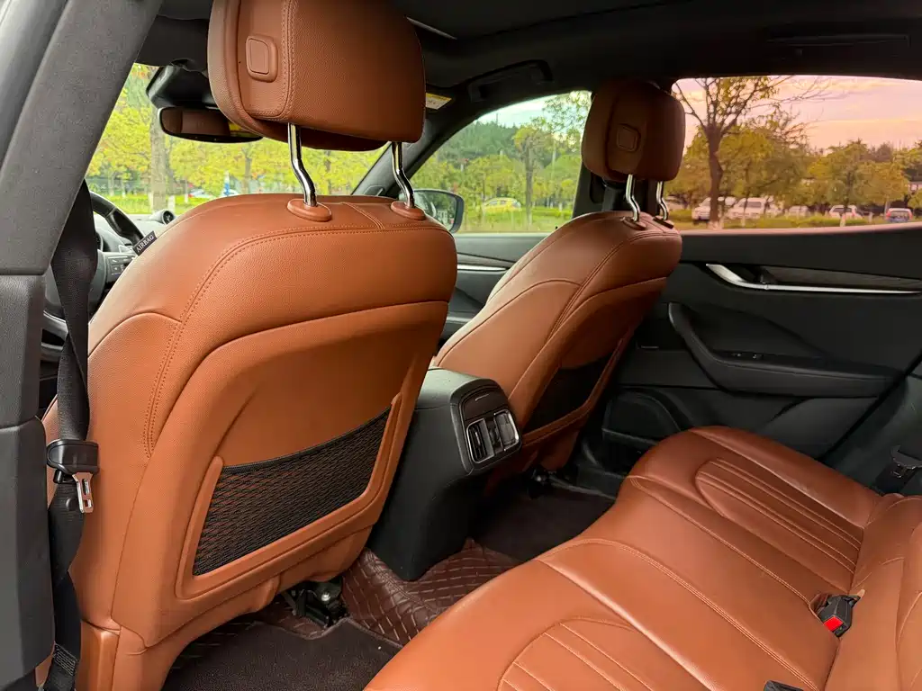Maserati Levante 2018 — фото 12