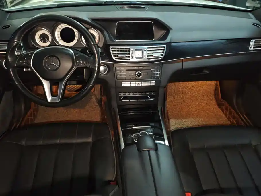 Mercedes-Benz E-Class 2015 — фото 12