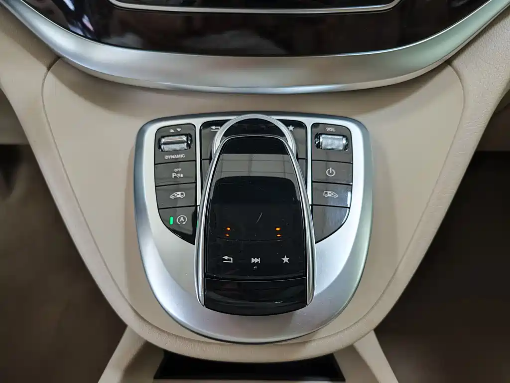 Mercedes-Benz V-Class 2019 — фото 11