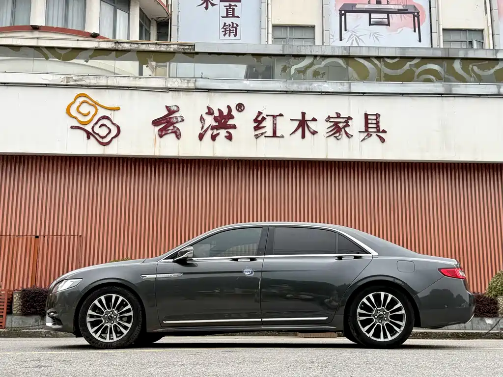 Lincoln Continental 2018 — фото 4