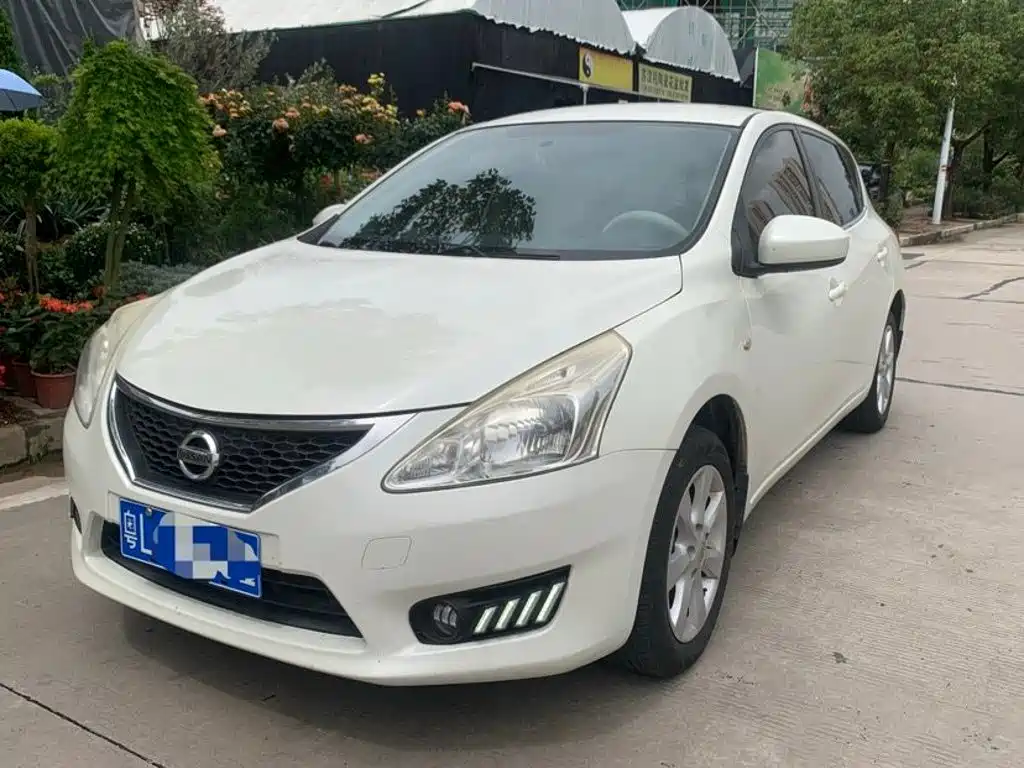Nissan Tiida 2015