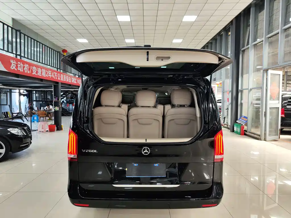 Mercedes-Benz V-Class 2019 — фото 20