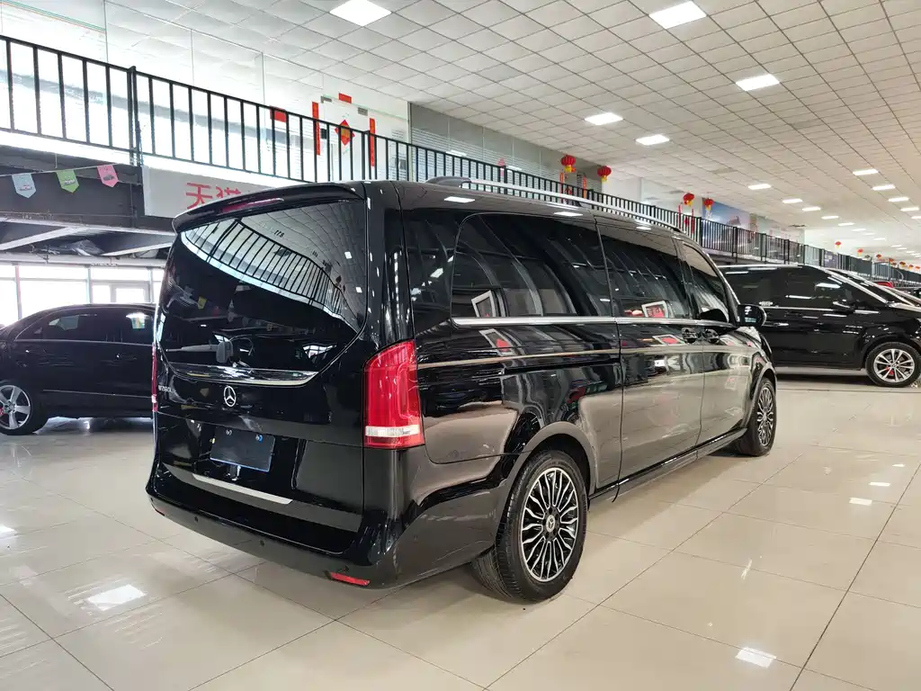 Mercedes-Benz V-Class 2019 — фото 27