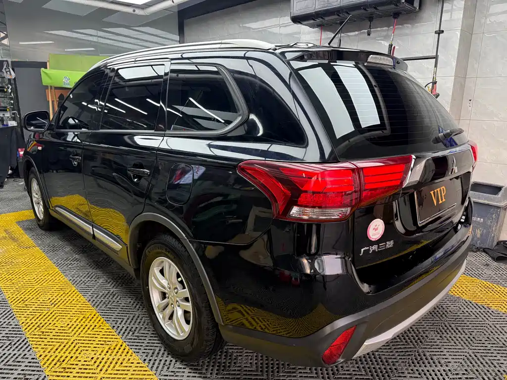 Mitsubishi Outlander 2017 — фото 9