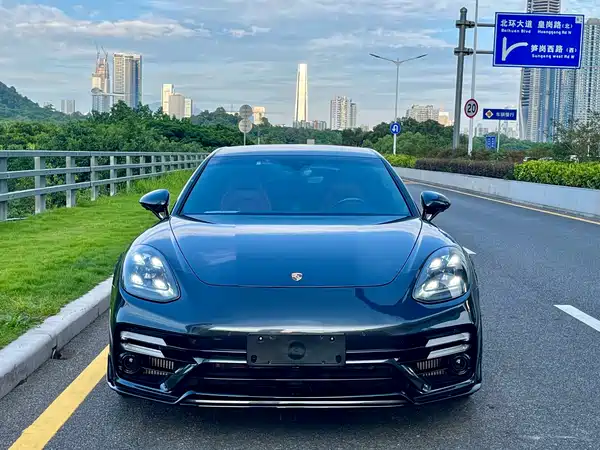 Porsche Panamera 2021