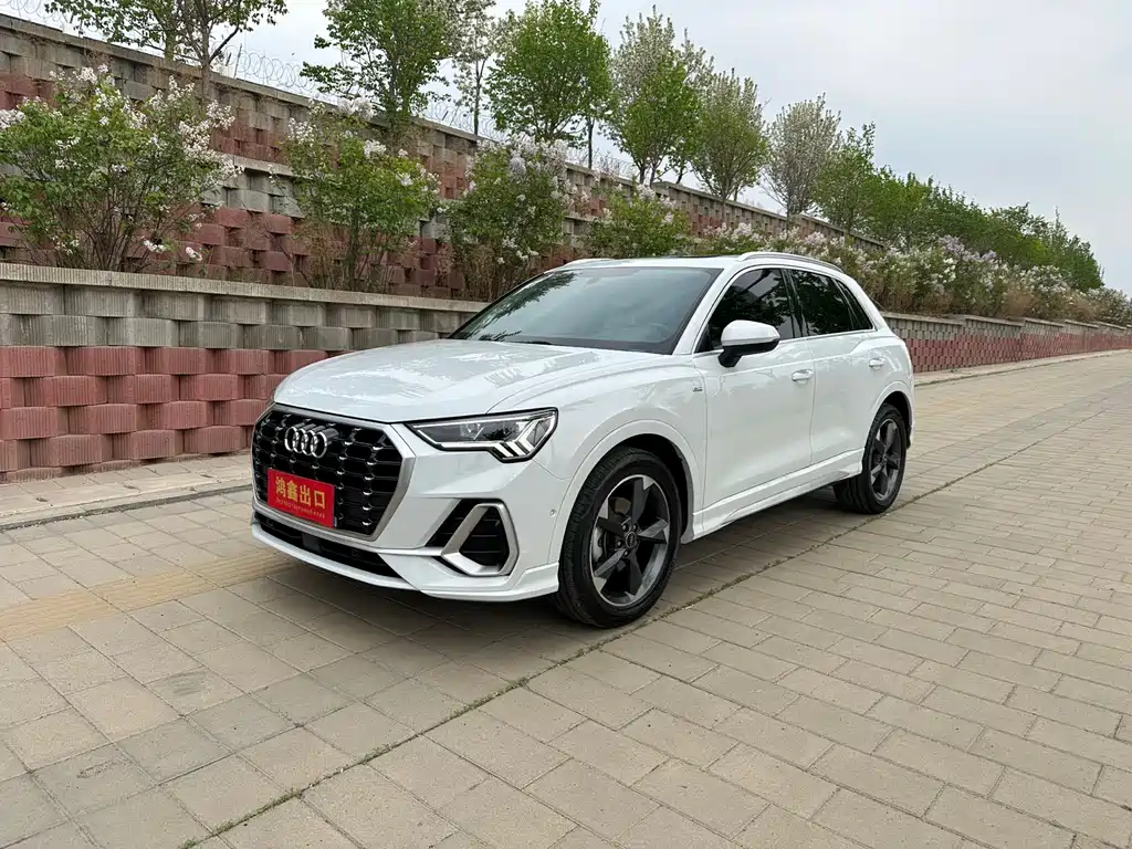 Audi Q3 2021 — фото 1