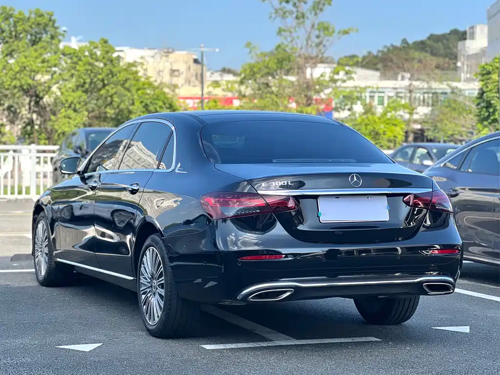 Mercedes-Benz E-Class 2022 — фото 18