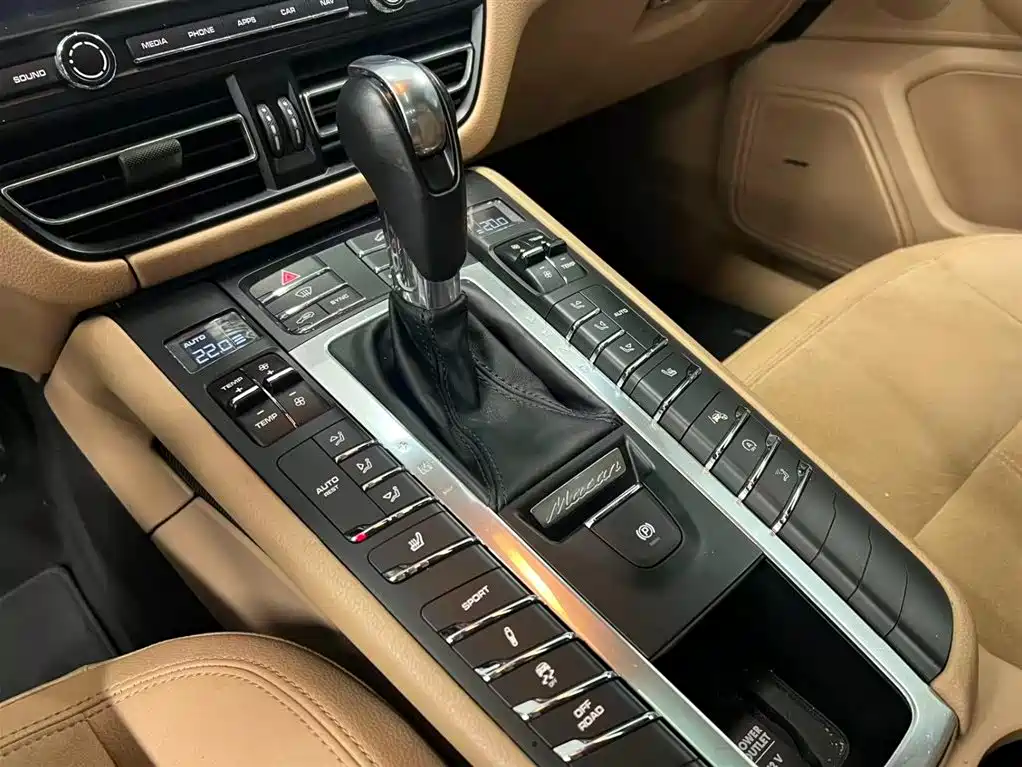 Porsche Macan 2019 — фото 20