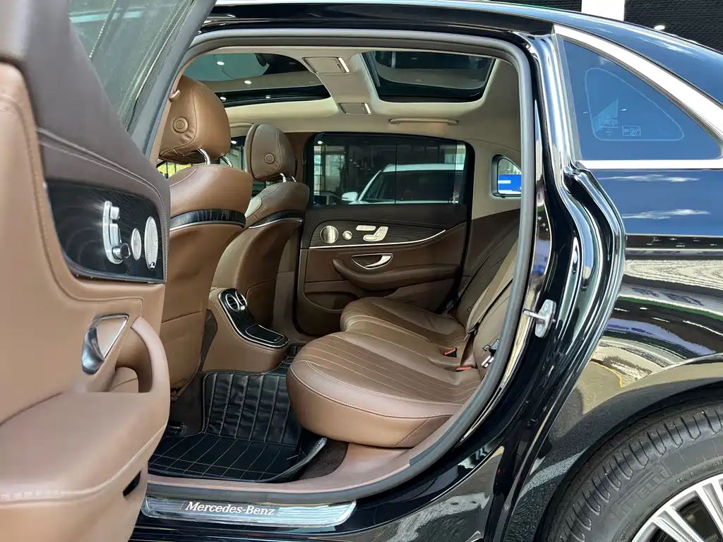 Mercedes-Benz E-Class 2022 — фото 16