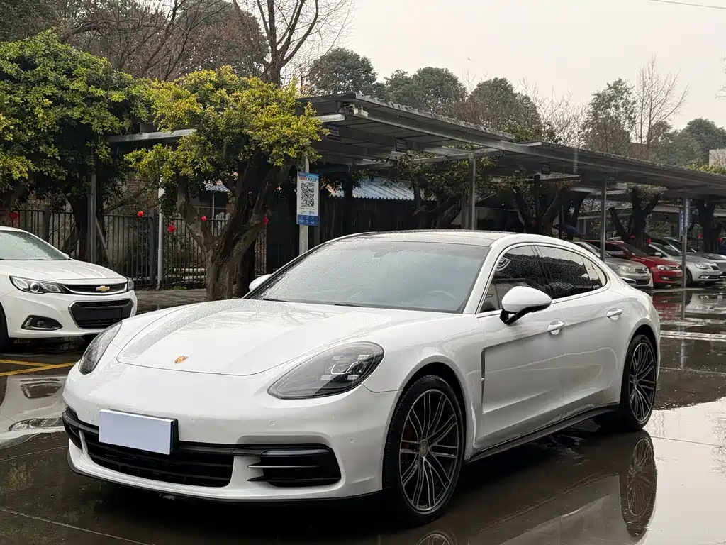 Porsche Panamera 2018 — фото 1