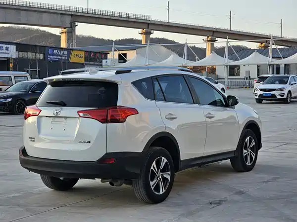 Toyota RAV4 2015