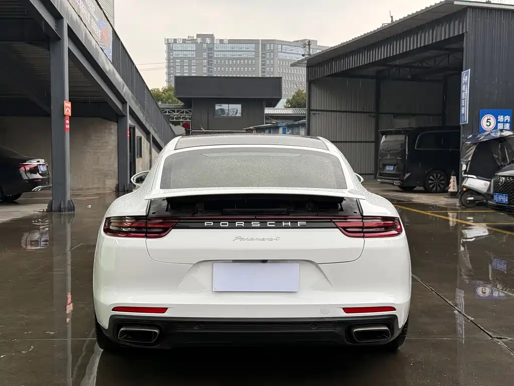 Porsche Panamera 2018 — фото 13