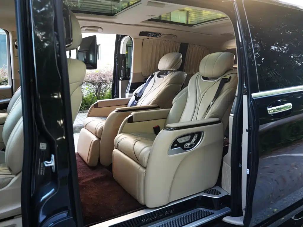 Mercedes-Benz V-Class 2016 — фото 11